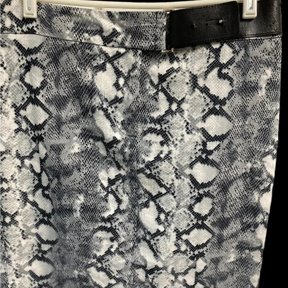 NEW York and company skirt size 10‎